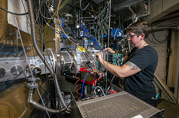 U.S. back in race to forge unknown, superheavy elements