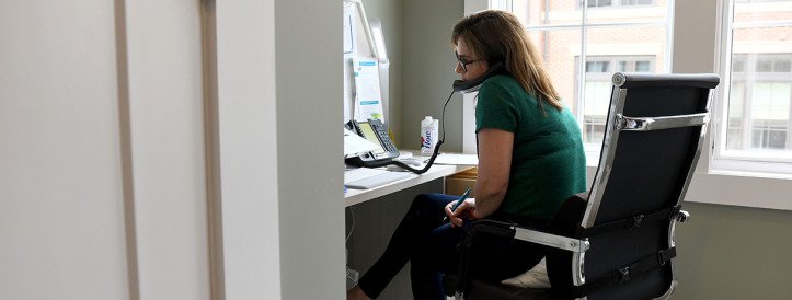 How do celebrity suicides become contagious? New study provides clues