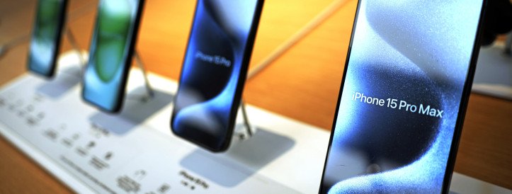 Apple breaks out of recent sales slump as it gears up to make its leap into the AI craze