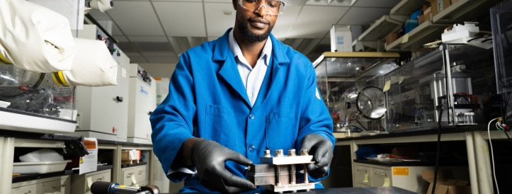 Breakthrough: All-Liquid Iron Flow Battery Revolutionizes Grid Energy Storage