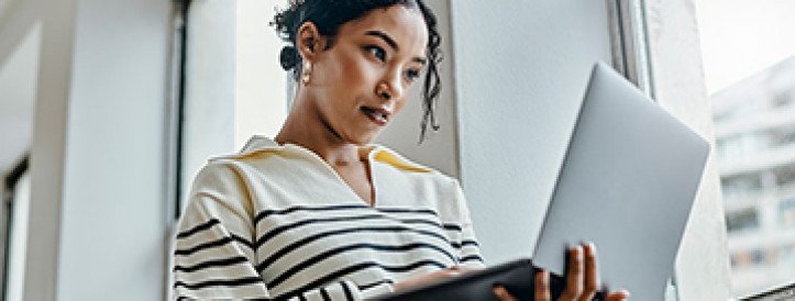 Revolutionizing Higher Education: Navigating the Challenges and Opportunities in E-Textbooks and Learning