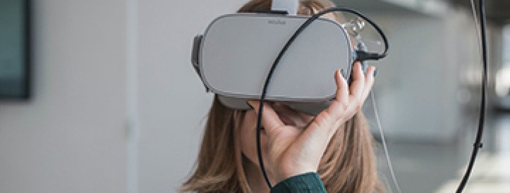 Invisible disabilities in social VR: To disclose or not?