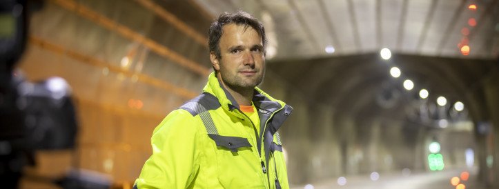 Risks of Hydrogen Vehicles in Tunnels